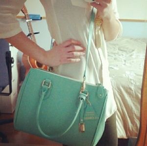 L.Credi mint crossbody handbag